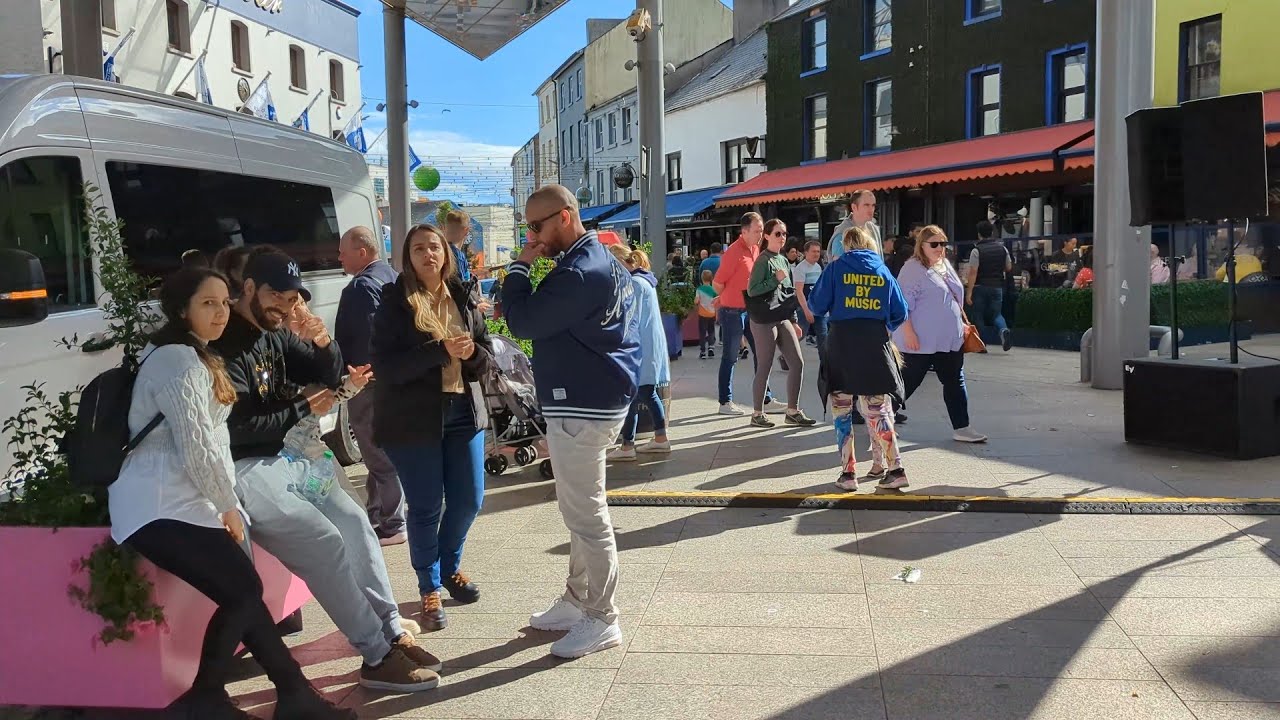 Music-Filled Waterford Adventure | Street Sounds, Festive Visions & Cultural Surprises 🎶🚶‍♂️