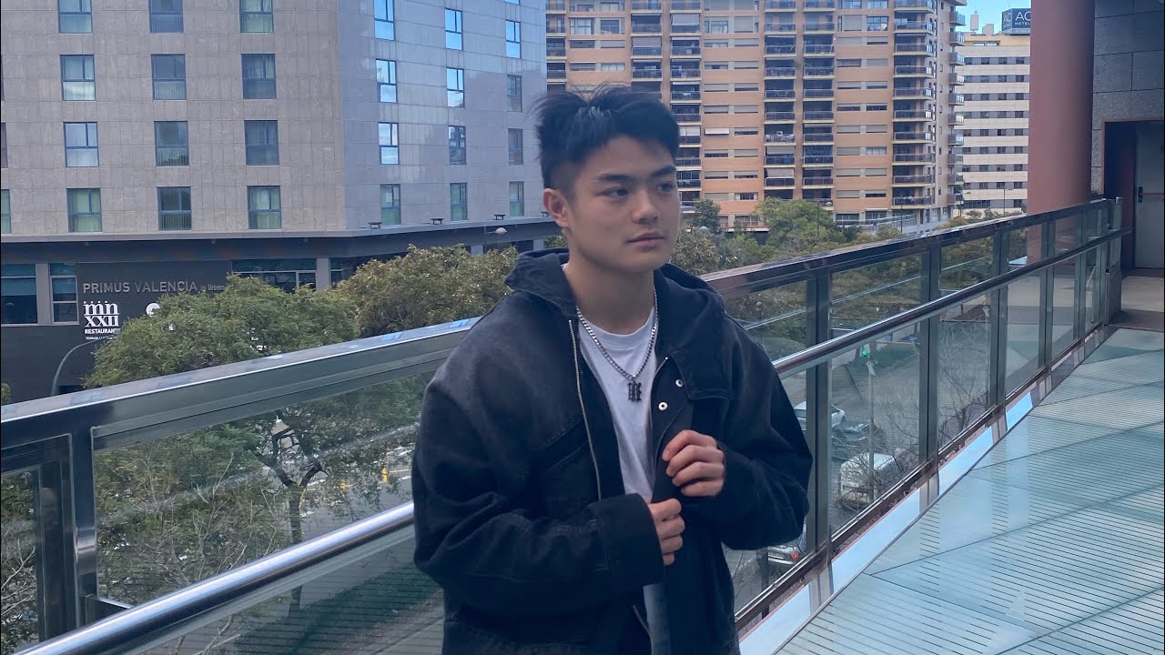 ASIAN FASHION INFLUENCER IN BELGIUM