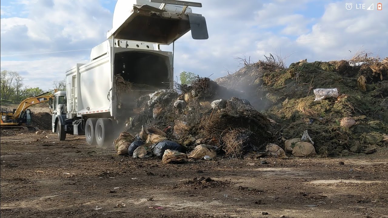 Garbage Truck Yard Waste, 2018 Mceilus ZR Hopper