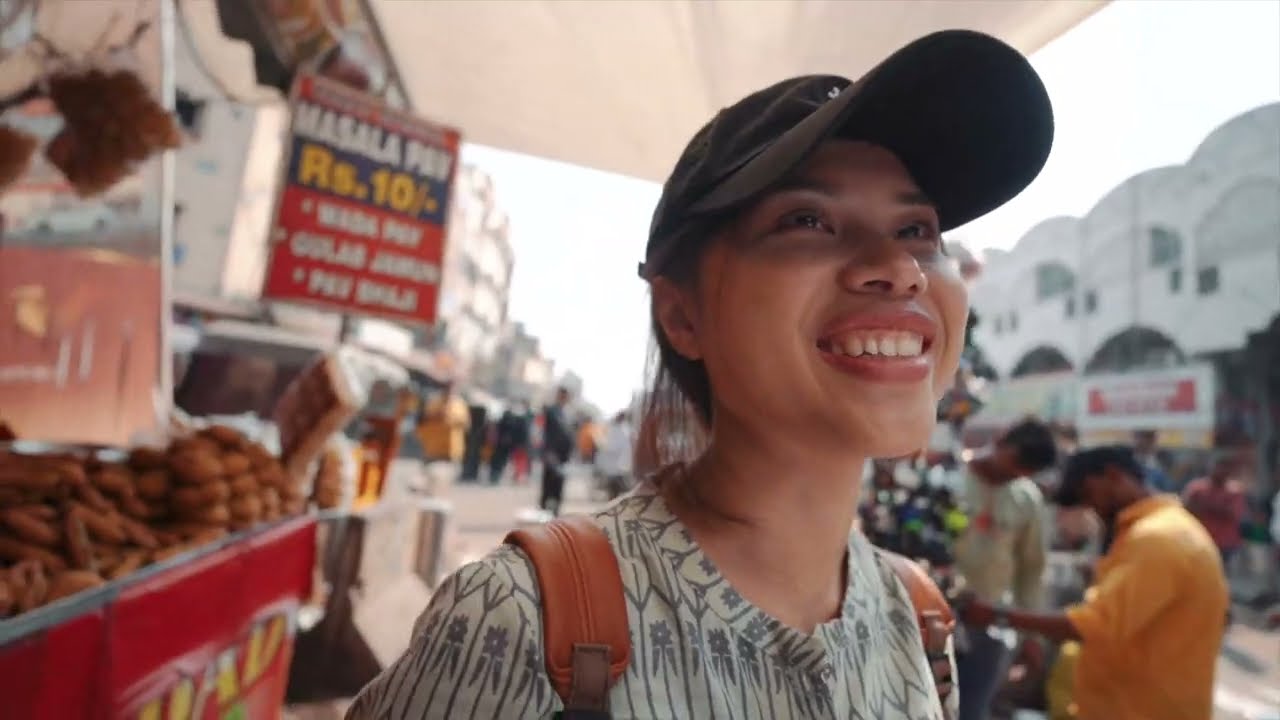 THAI tries INDIAN food | BEST street FOODs