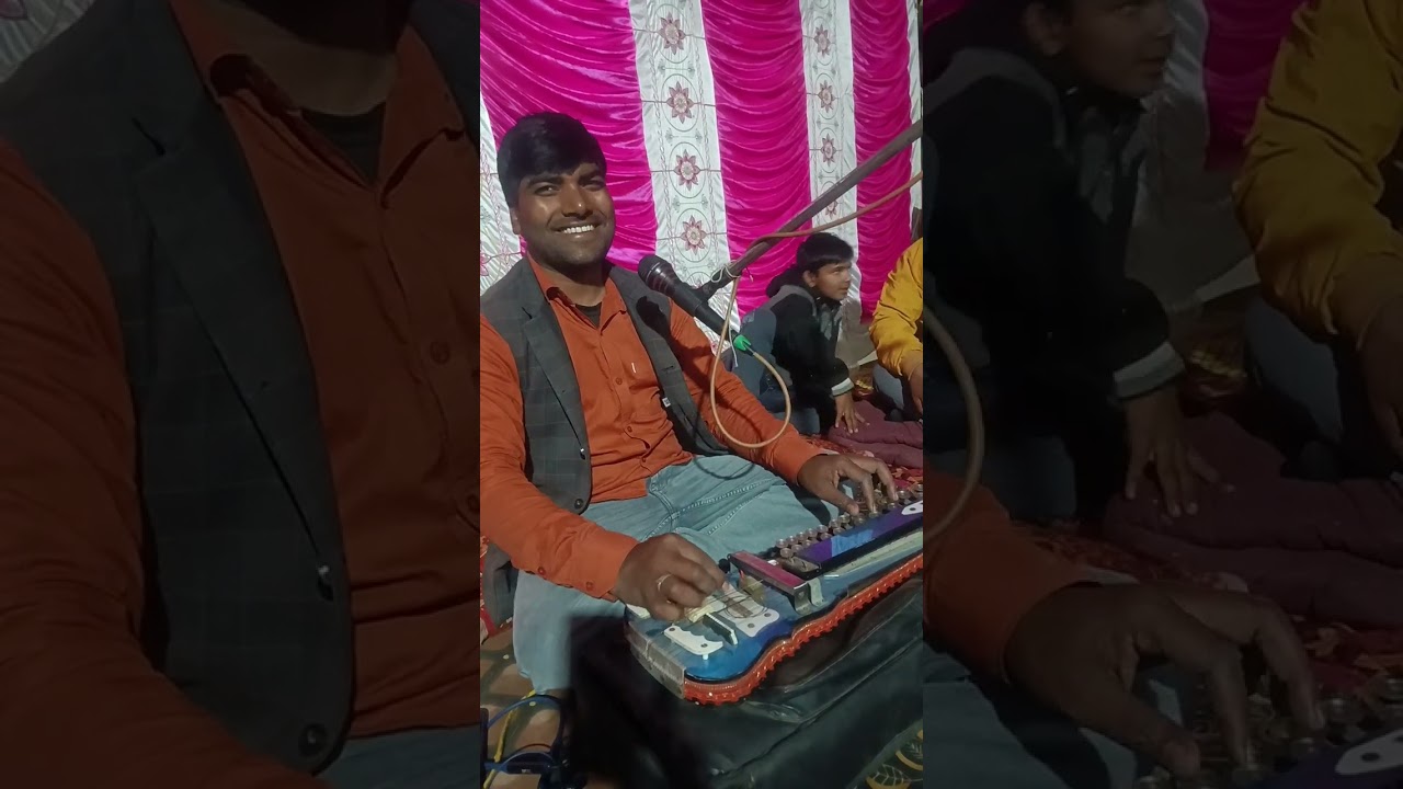बहुत सुंदर हेली हरि कीर्तन एक बार जरूर देखें लाइक एंड फोलो करें 