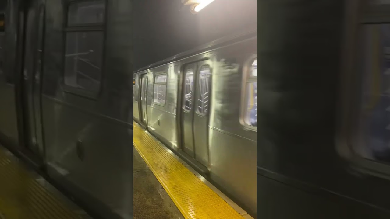 The New York Subway (F) Train CAPTURED AT NIGHT TIME🚊 #shortsfeed #trains #shorts