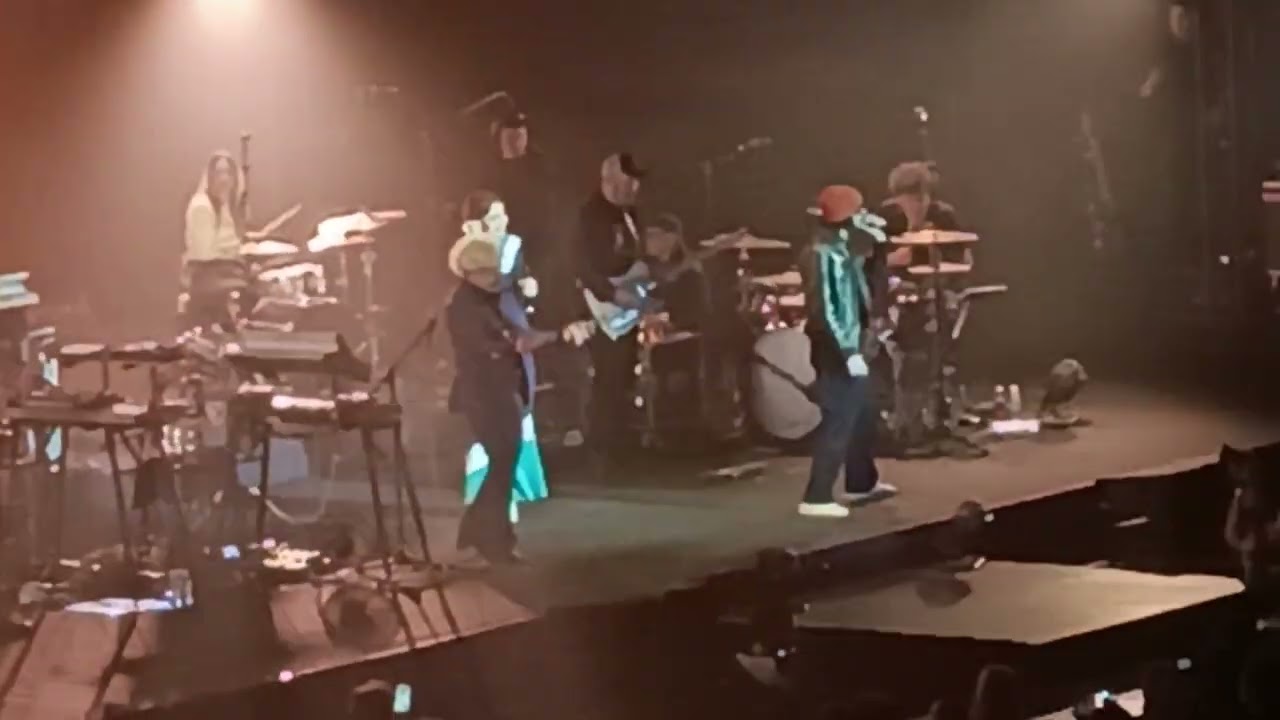 Leon Benavente,Como una piedra que flota,Anni Bsweet-Rufus T. firefly, Movistararena,Madrid,10.01.26
