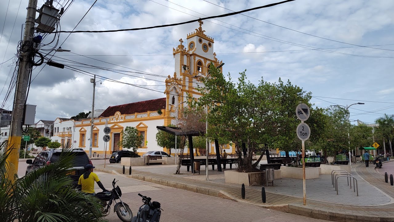Lorica: Driving in - explorando calles y barrios, Córdoba, Colombia, 1/2.