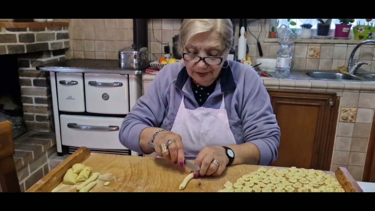 orecchiette fresche con polpette al sugo