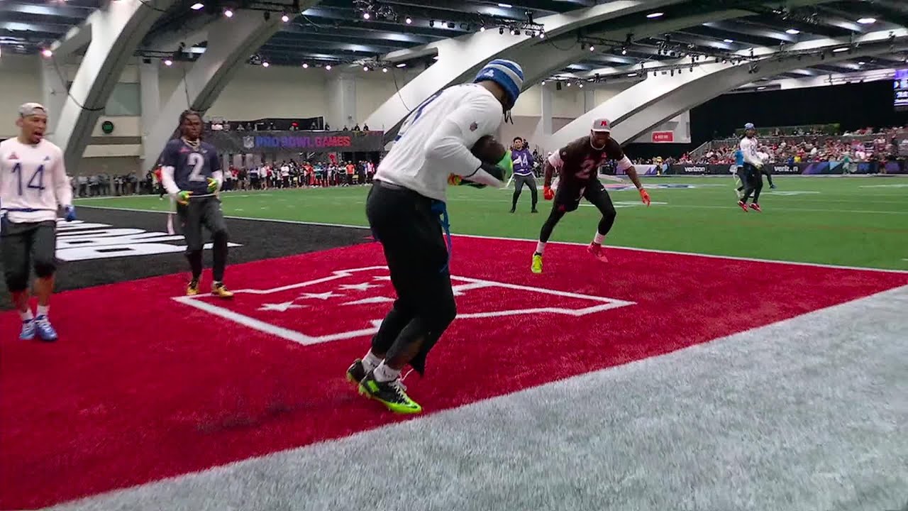 Dak looks for his WRs on an NFC comeback drive
