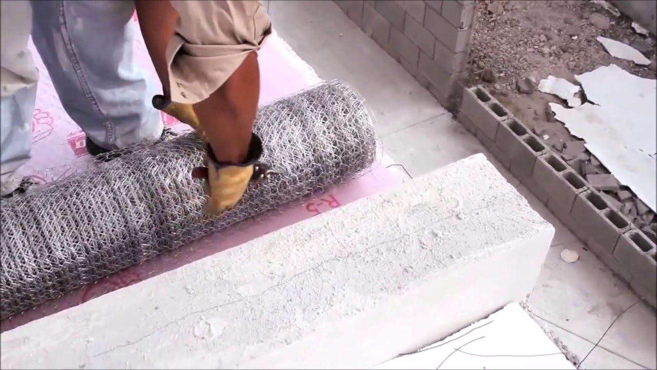 Installing Owens Corning™ FOAMULAR® 250 Rigid Insulation on a Flat Roof