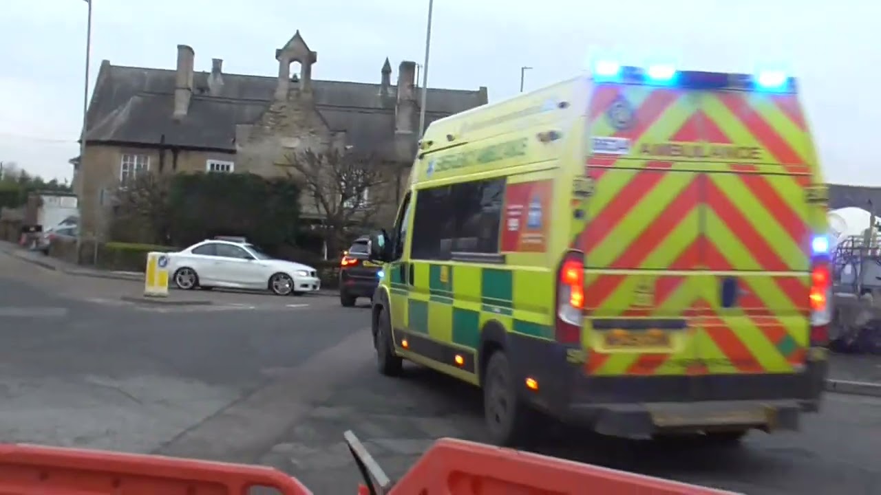 SWAS Fiat Ducato responding Swindon Street Highworth Wiltshire 29.1.2026