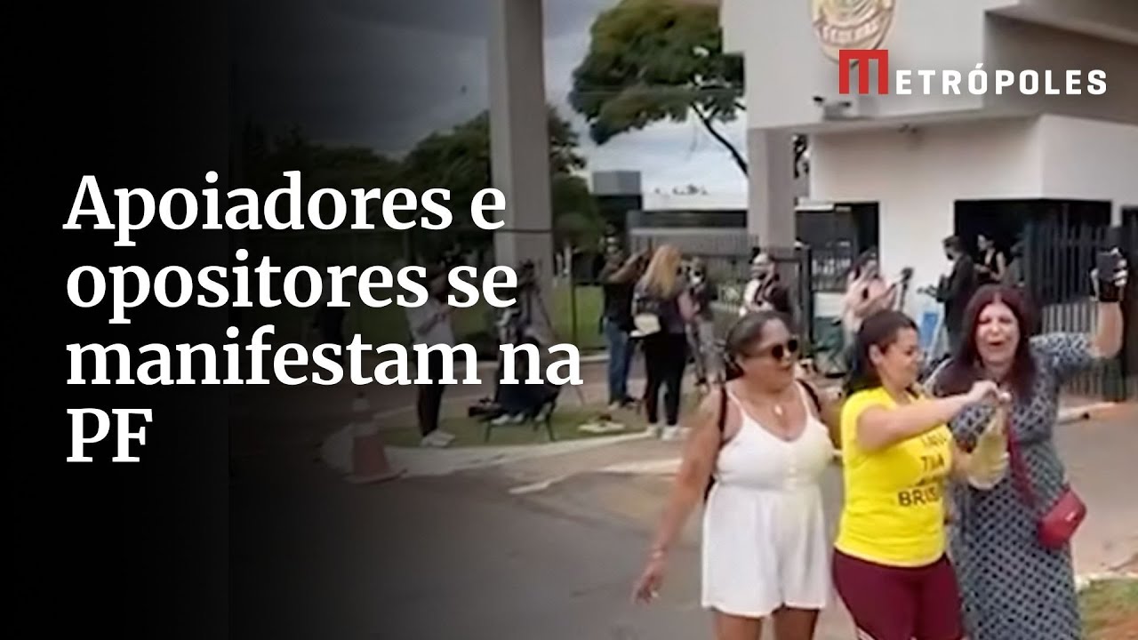 Apoiadores e opositores de bolsonaro protagonizam embate em frente à sede da PF