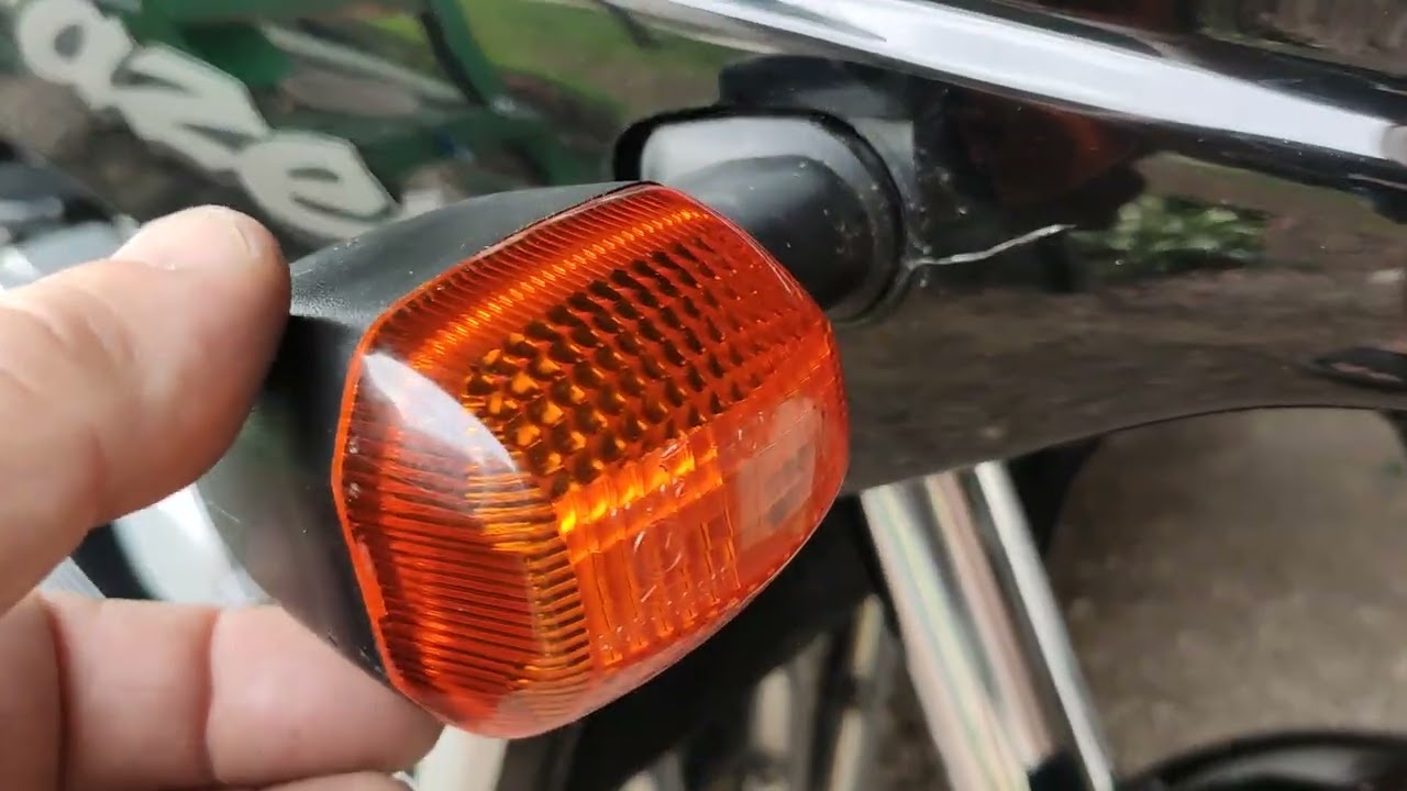 Быстрое решение проблемы разшатаных поворотников на Yamaha fzs 600 fz6 fazer и ей подобных.