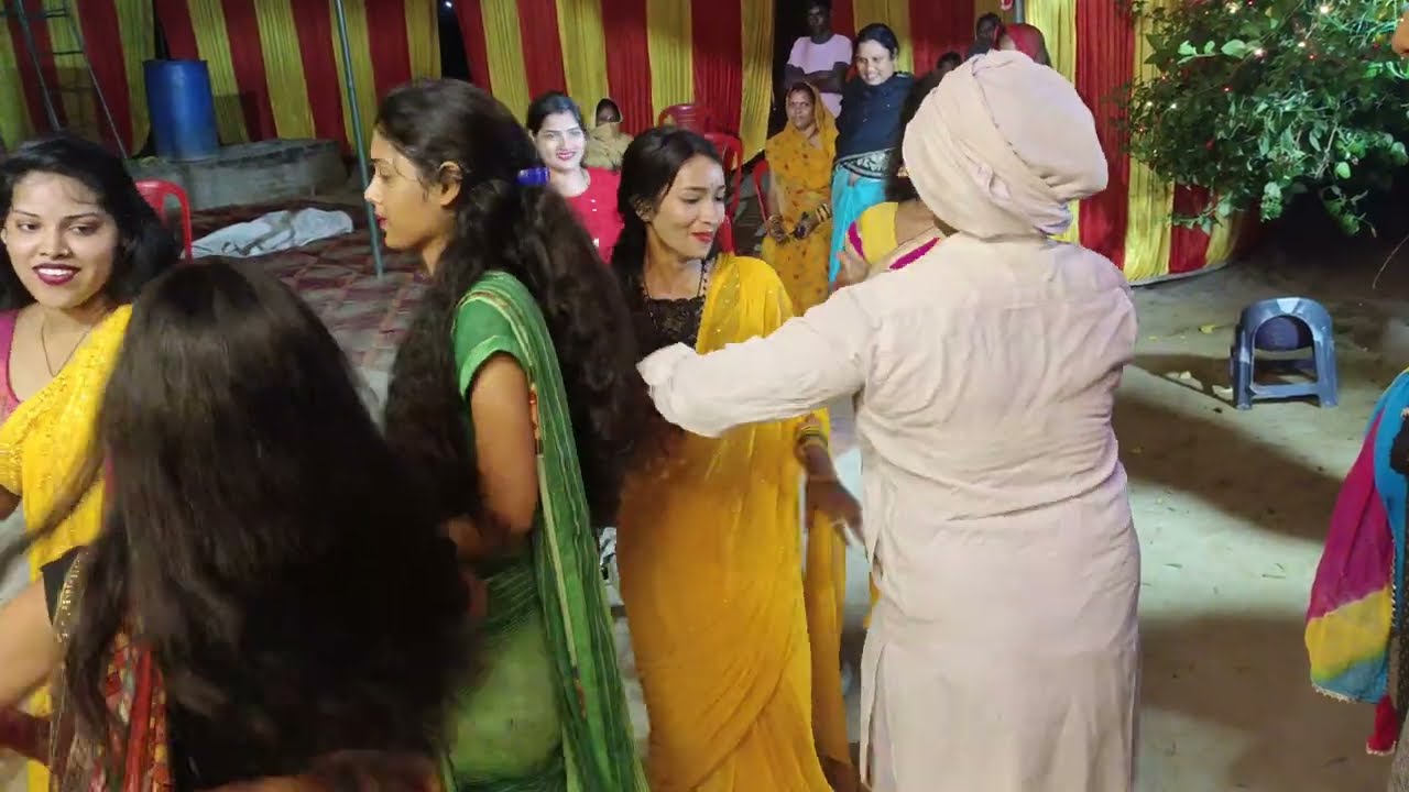 last Tak dekhna too funny group dance ll desi girls dance