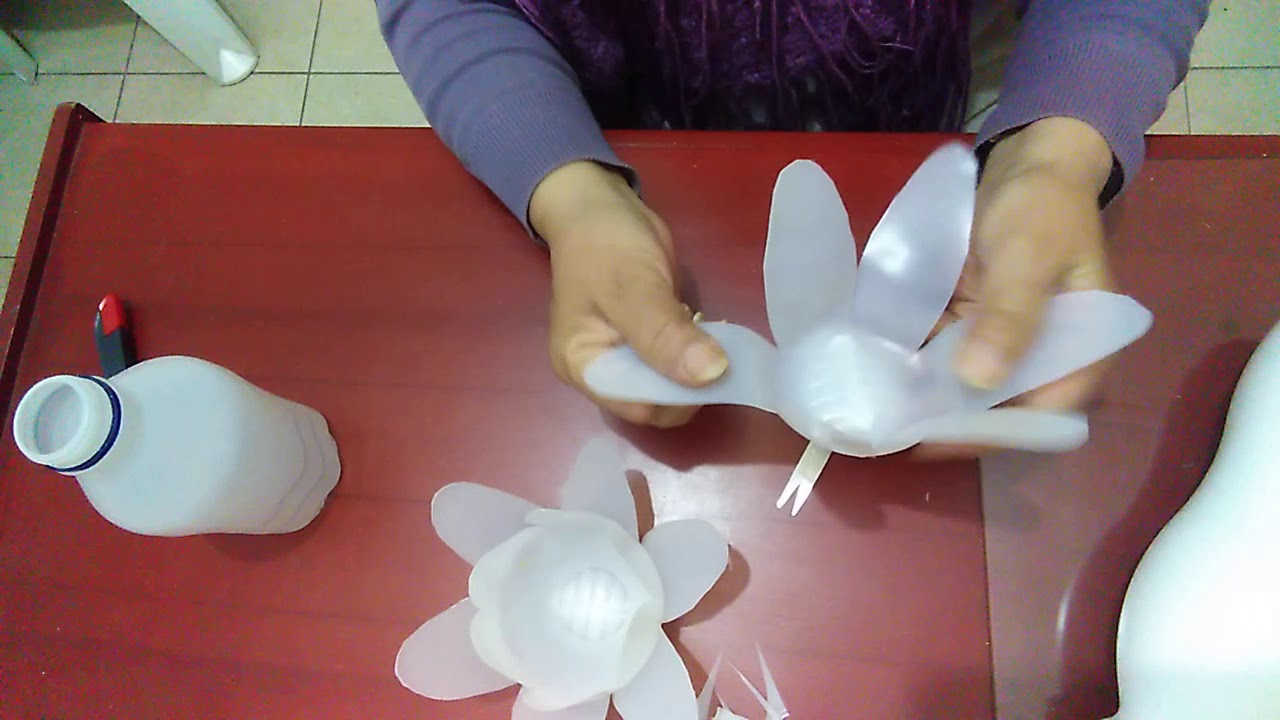 Flor de loto con botella de yogurt - Tutorial 01