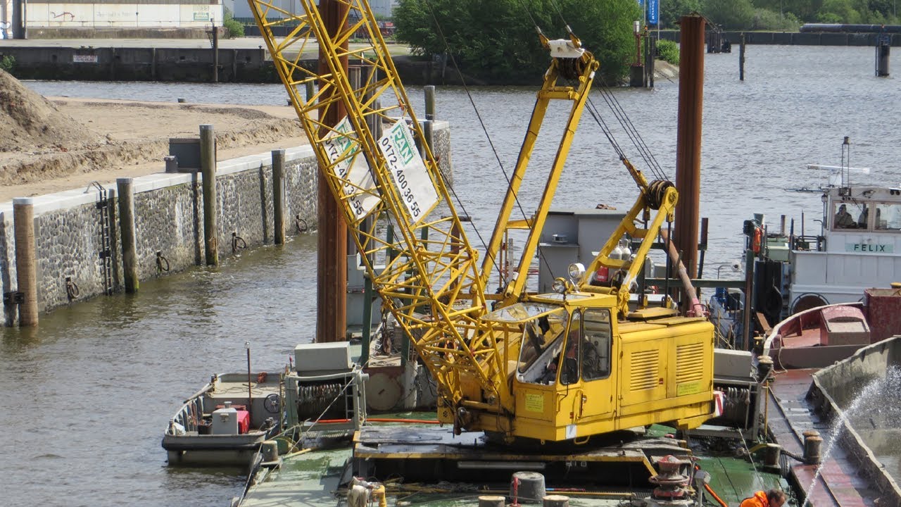 Seilbagger DEMAG MC 180 bei Baggerarbeiten in der Hafencity - Soeren66