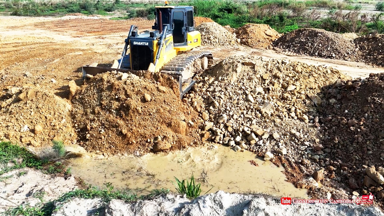 O.M.G! Skilled Operation Completed Huge Land Clearing with SHANTUI DH17C3 DOZER & Dump Trucks