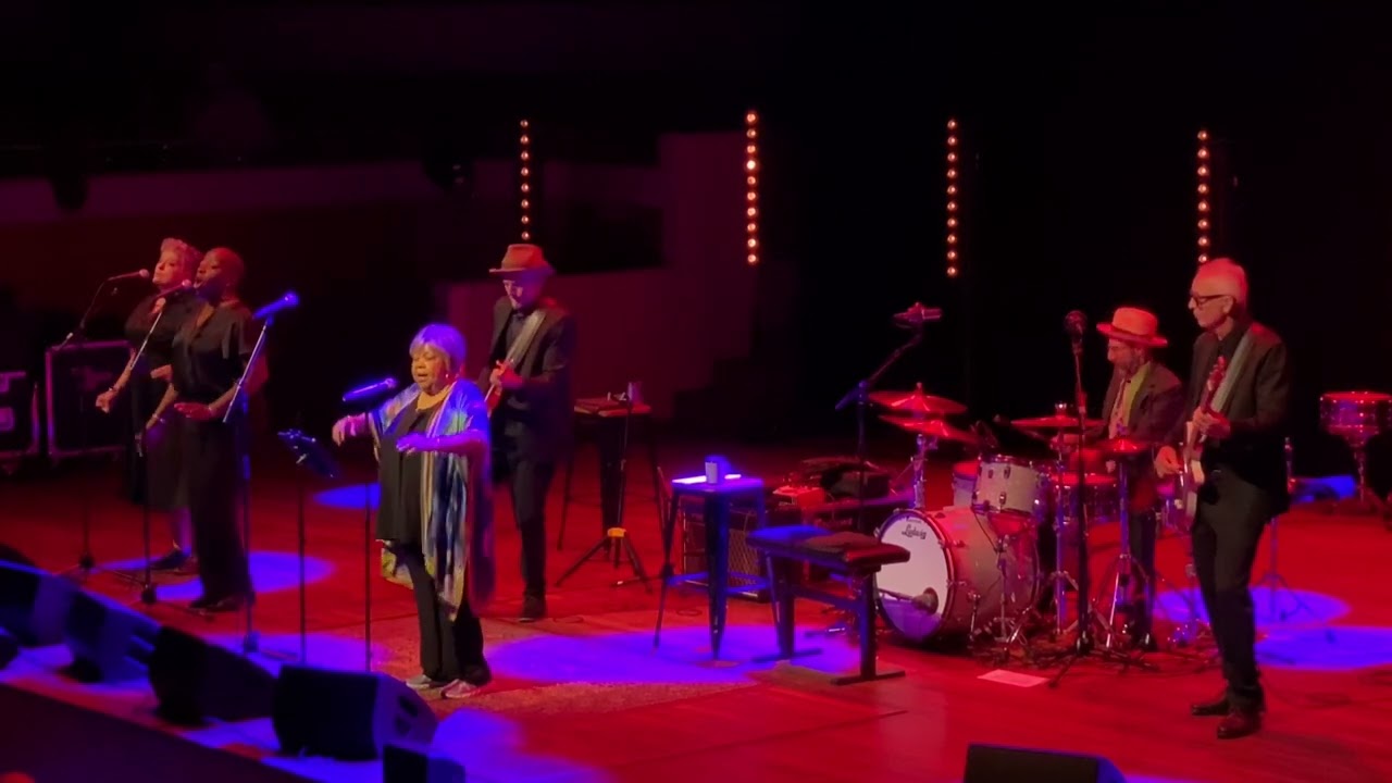 6. Mavis Staples - Chicago (Tom Waits cover)	