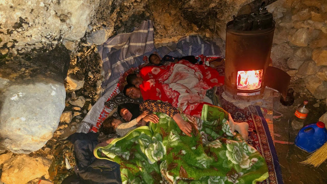 1️⃣Daily life of nomads in a cave ❄️ Rebuilding a cave in the cold of winter