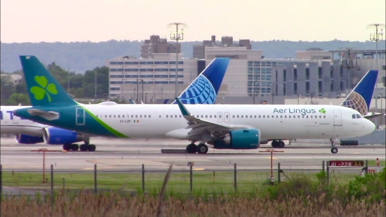 10 Evening Landings and Departures at Newark Liberty Int'l Airport