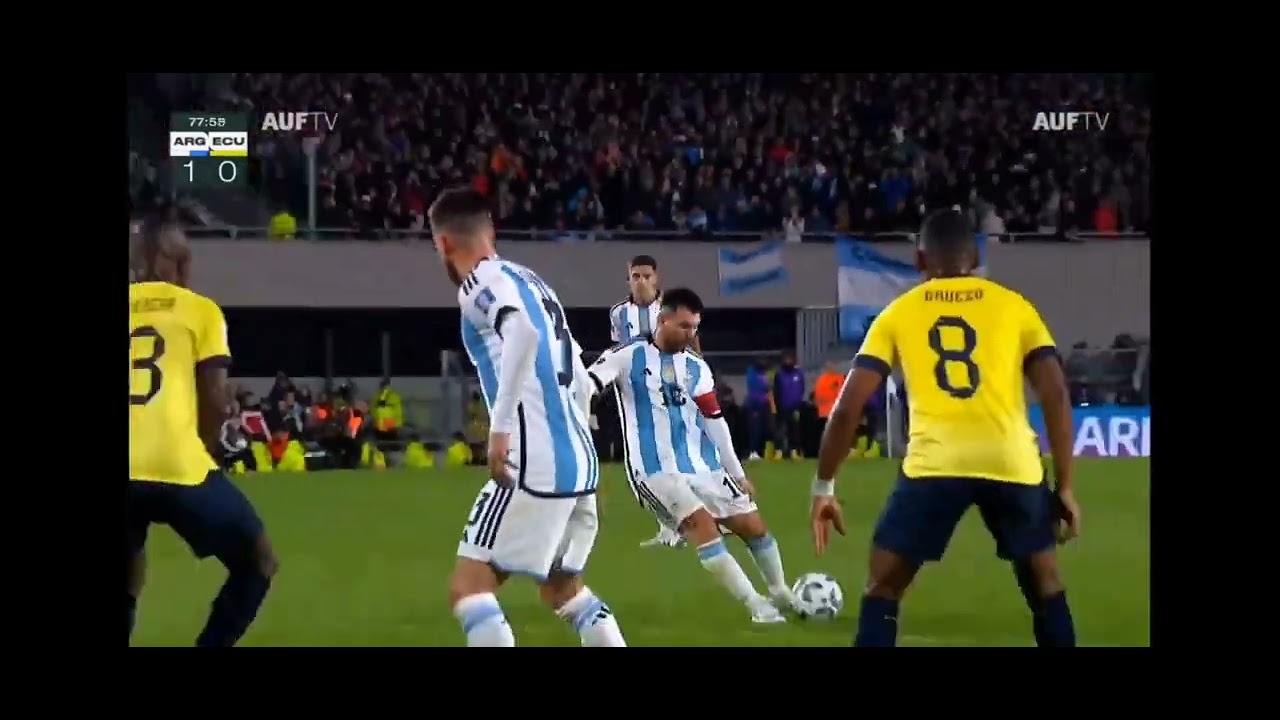 Argentina vs Ecuador / lionel messi free kick goal ⚽️ 1-0