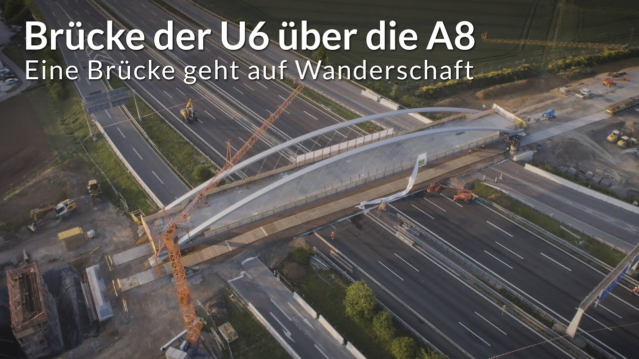 Eine Brücke wird über die Autobahn geschoben