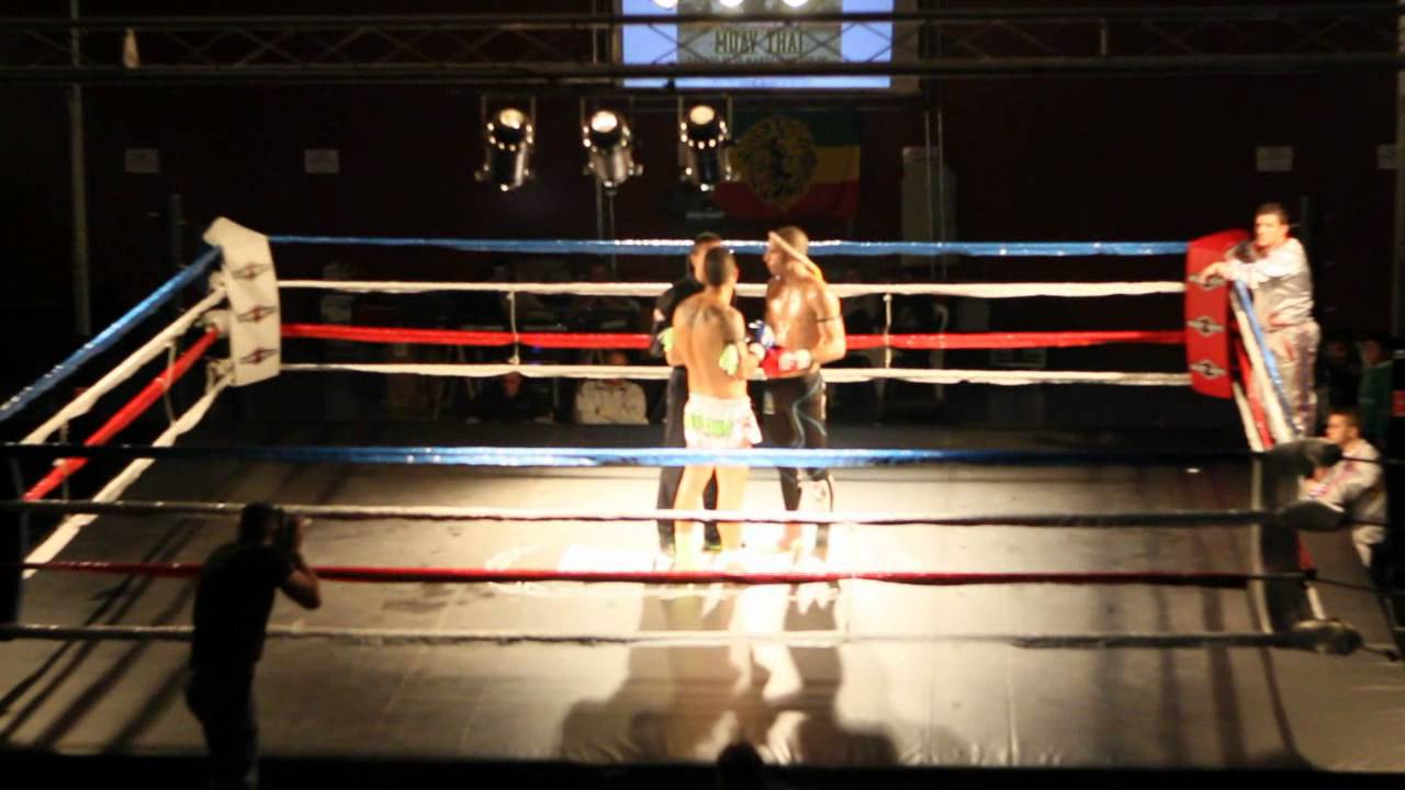 RUBEN LEE Vs PEDRO MARTINEZ La noche del muaythai 2014 MUAYGANJAH