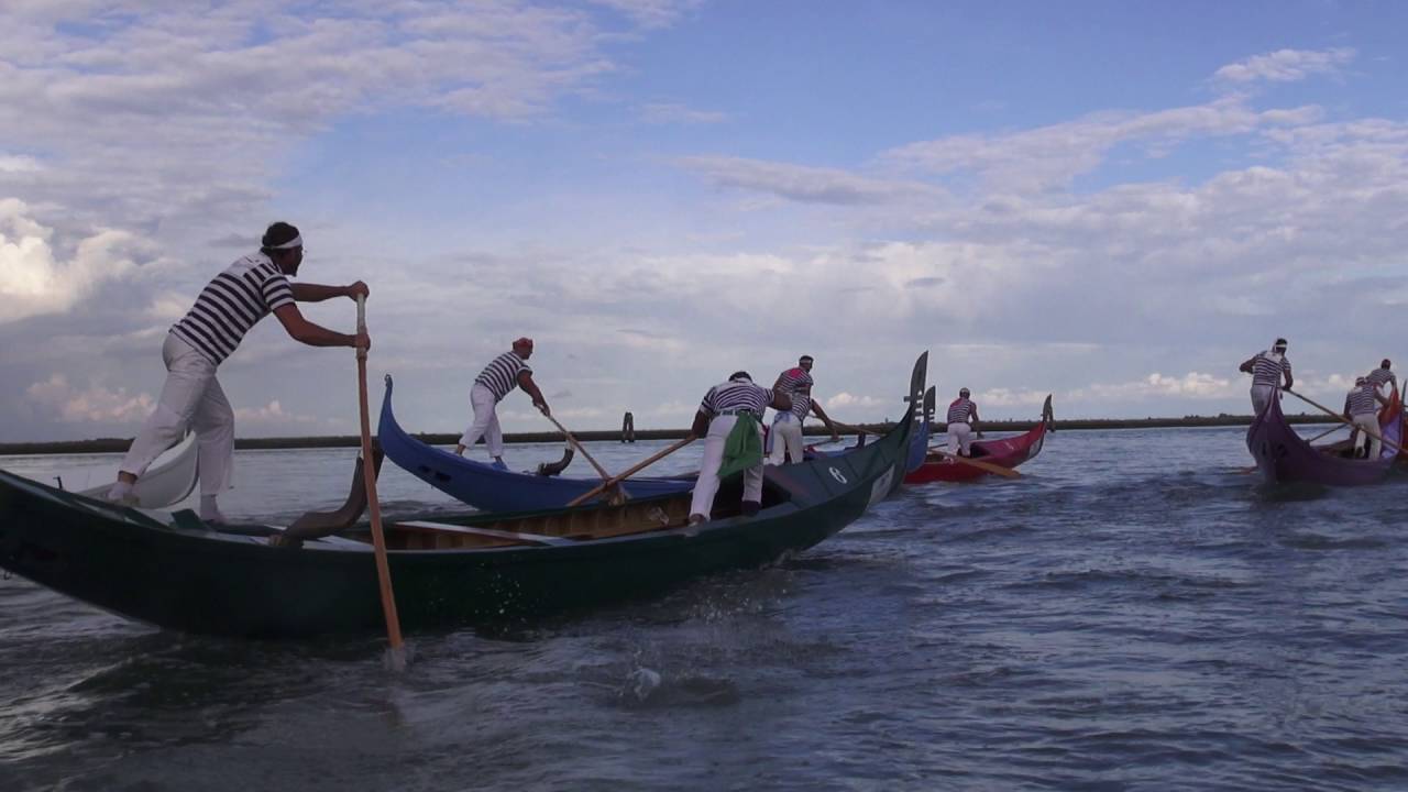 2016 09 18 Burano Uomini su Gondole