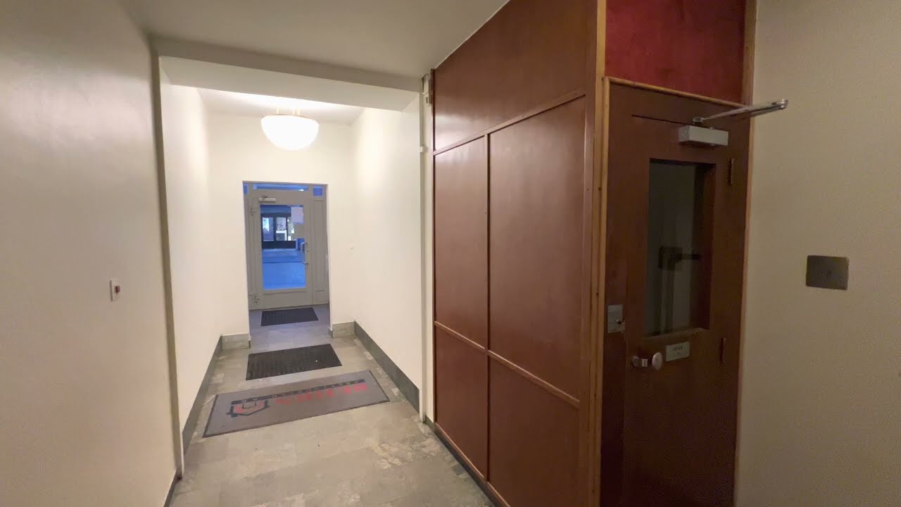 AMAZING!!! 1940's ASEA Traction Elevator @ Drottninggatan 26, Örebro, Sweden.