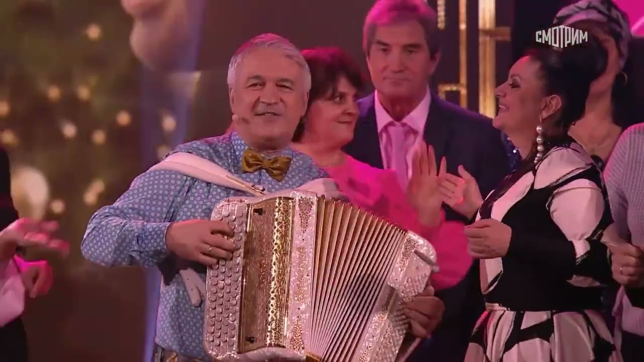 Поёт Валерий Сёмин. 