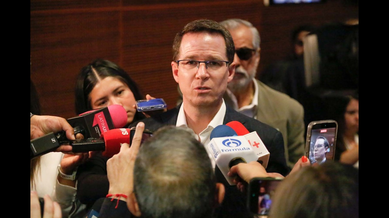 Entrevista al coordinador de las y los senadores, Ricardo Anaya Cortés, antes de iniciar la sesión