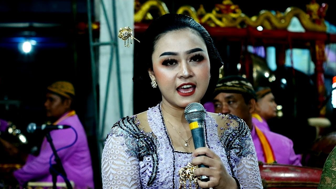 Gd.CUCUR BAWUK...PALARAN  voc ; SINDEN VIRAL DIAJENG & INTAN  // MUDHO LARAS