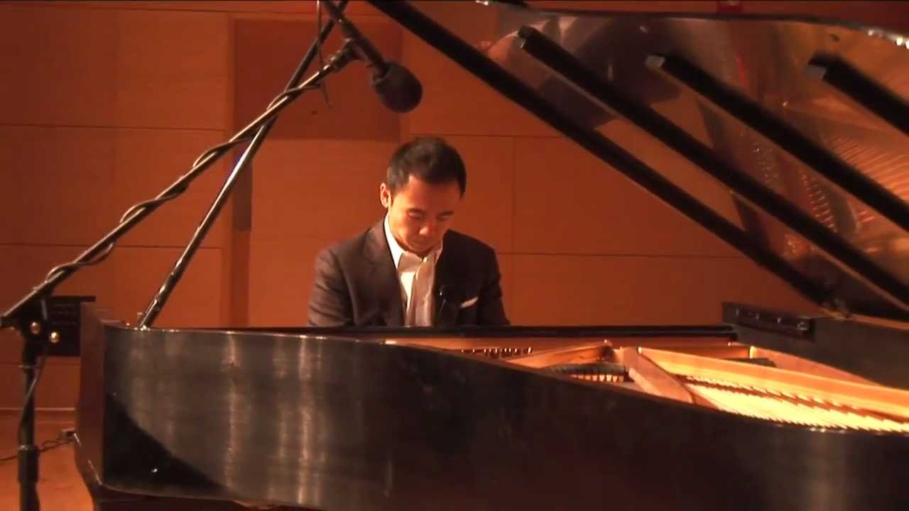 U2 Beautiful Day Performed by Steve Siu Live in Concert