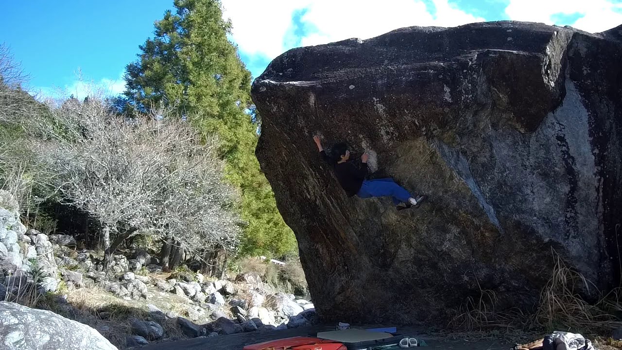 高知県 奥物部ボルダー　塗仏　二段