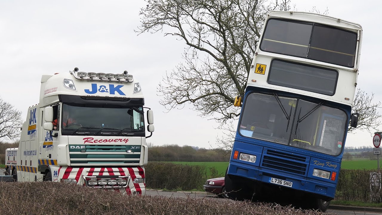 (7/4/2018) Towing out from a ditch - Herberts L736SNO (ex-CTB 378 FS6384) Leyland Olympian 12m A/C