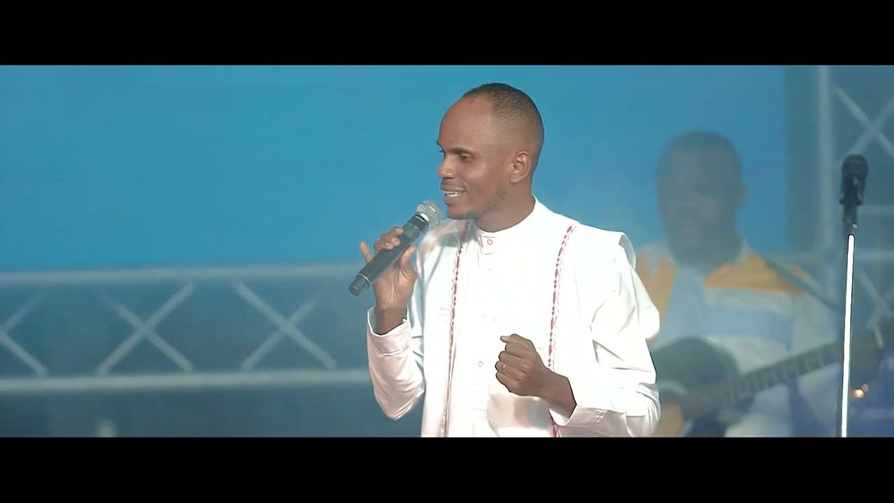 AMOUR INCOMPARABLE live concert Showbuzz - Par Josue & Caleb BITHA