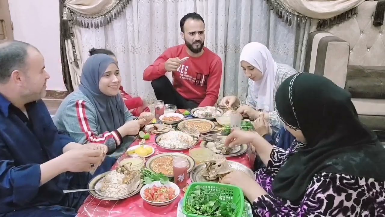 إتخنقت مع أمى وجبتلها العمده وشيخ البلد يحكموا بينا عشان أثبتلها إنها بتعامل أمل وبتحبها أكترمنى😪