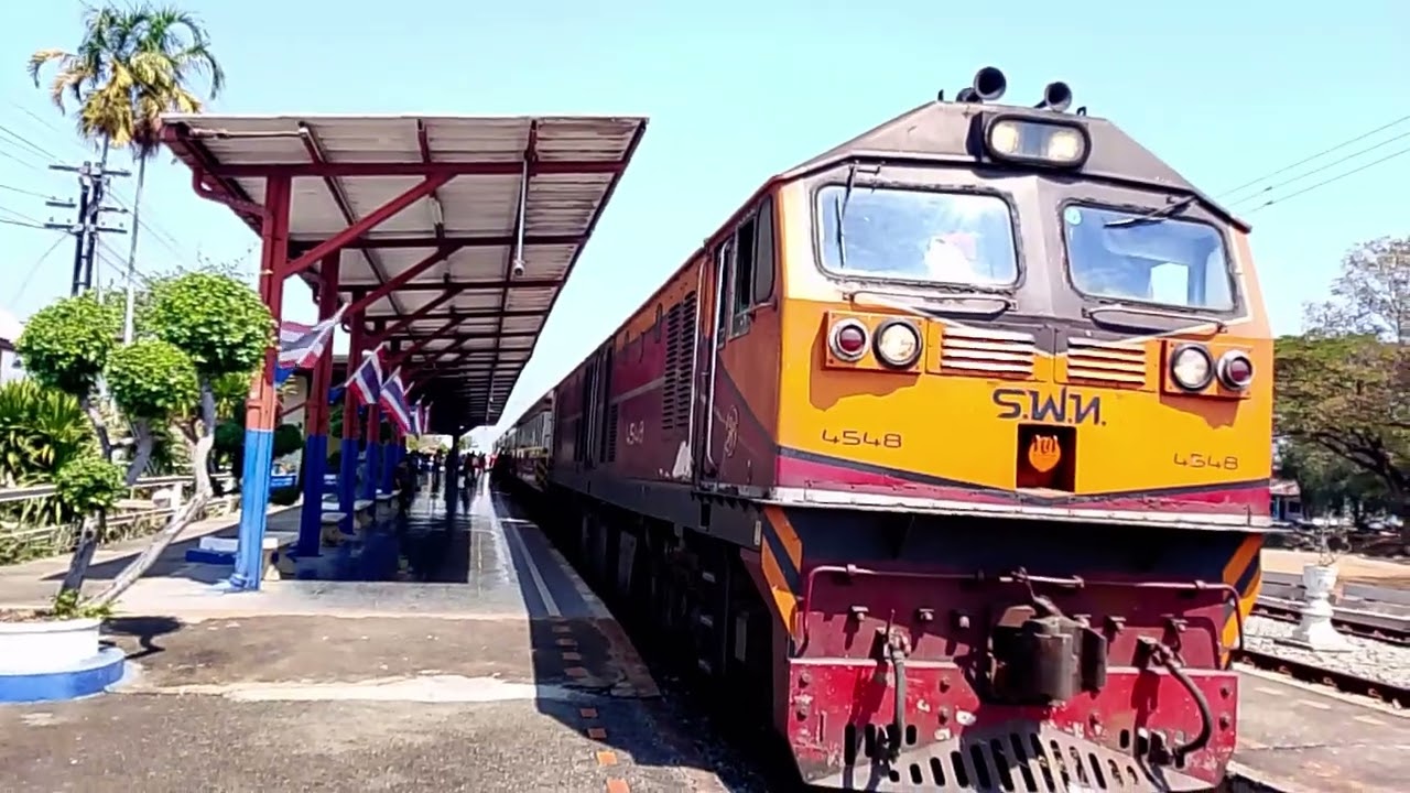 GEA4548 รถเร็วที่ 112 เด่นชัย - กรุงเทพอภิวัฒน์ จอด บางมูลนาก เวลา 12.08 ตามเวลา