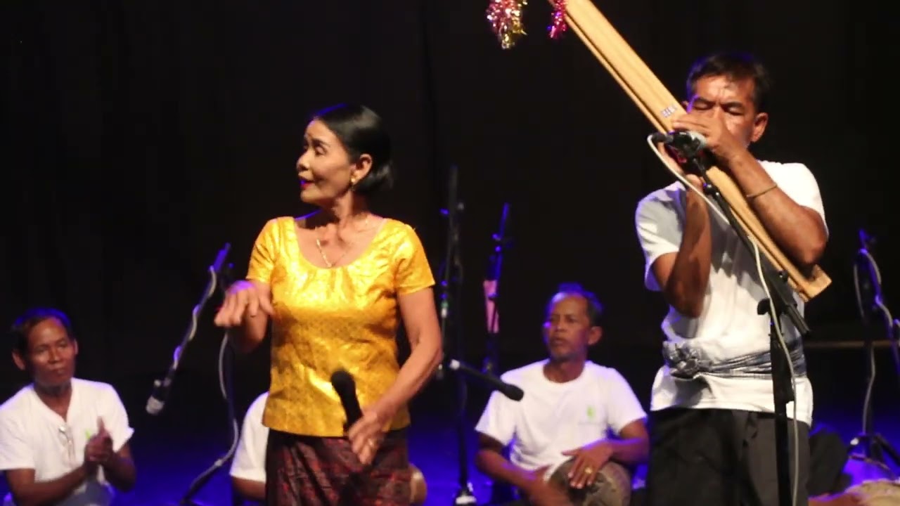 យាយចង ច្រៀងនៅបាត់ដំបង