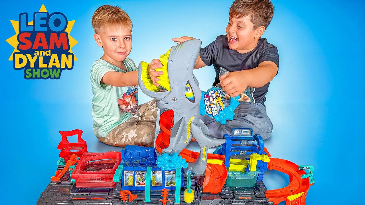 Hot Wheels Ultra Shark Car Wash! Игровой набор Color Reveal Cars с Лео, Сэмом и Диланом