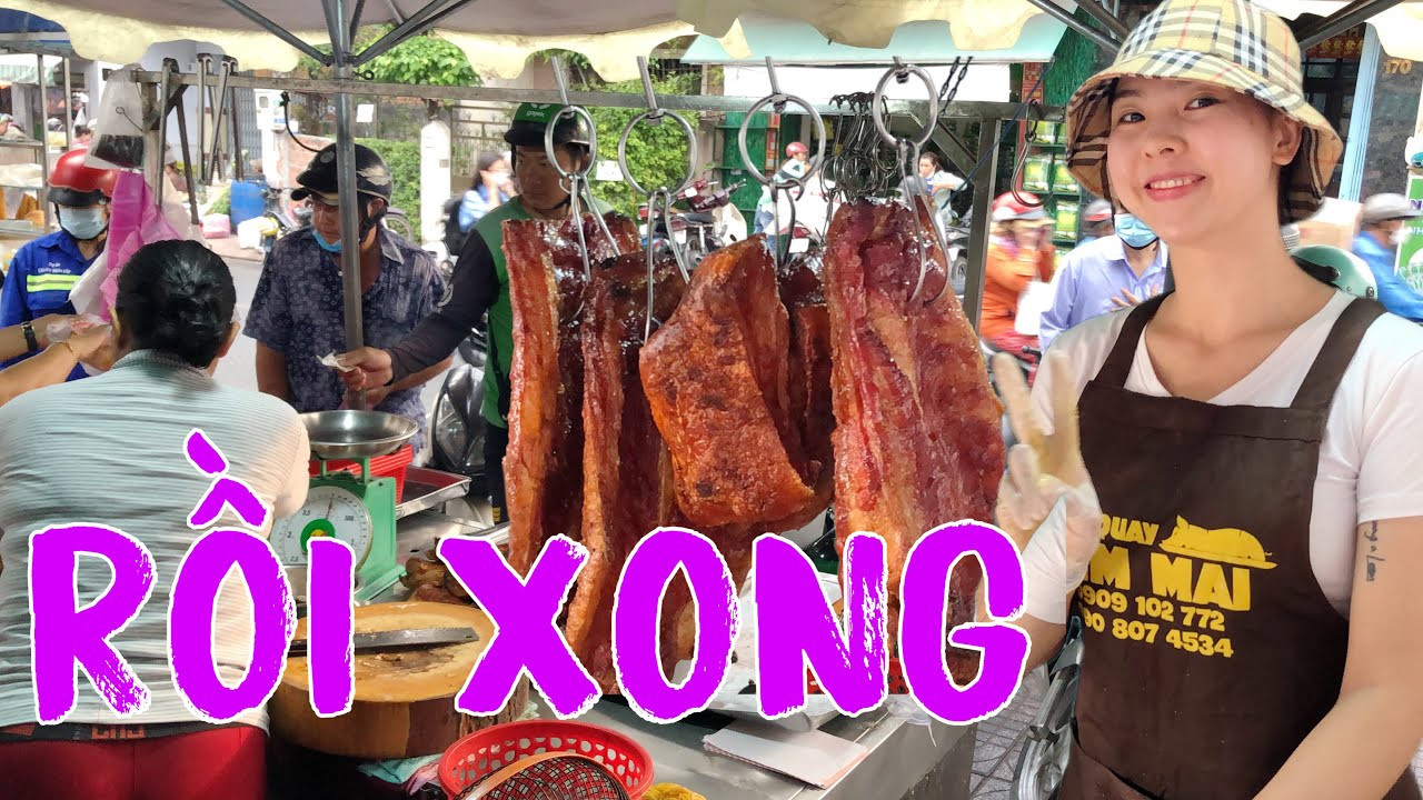 LY LY vừa ra CHẶT HEO QUAY BÁNH MÌ mệt nghỉ KHÁCH VÂY quanh Sạp Heo Quay Kim Mai
