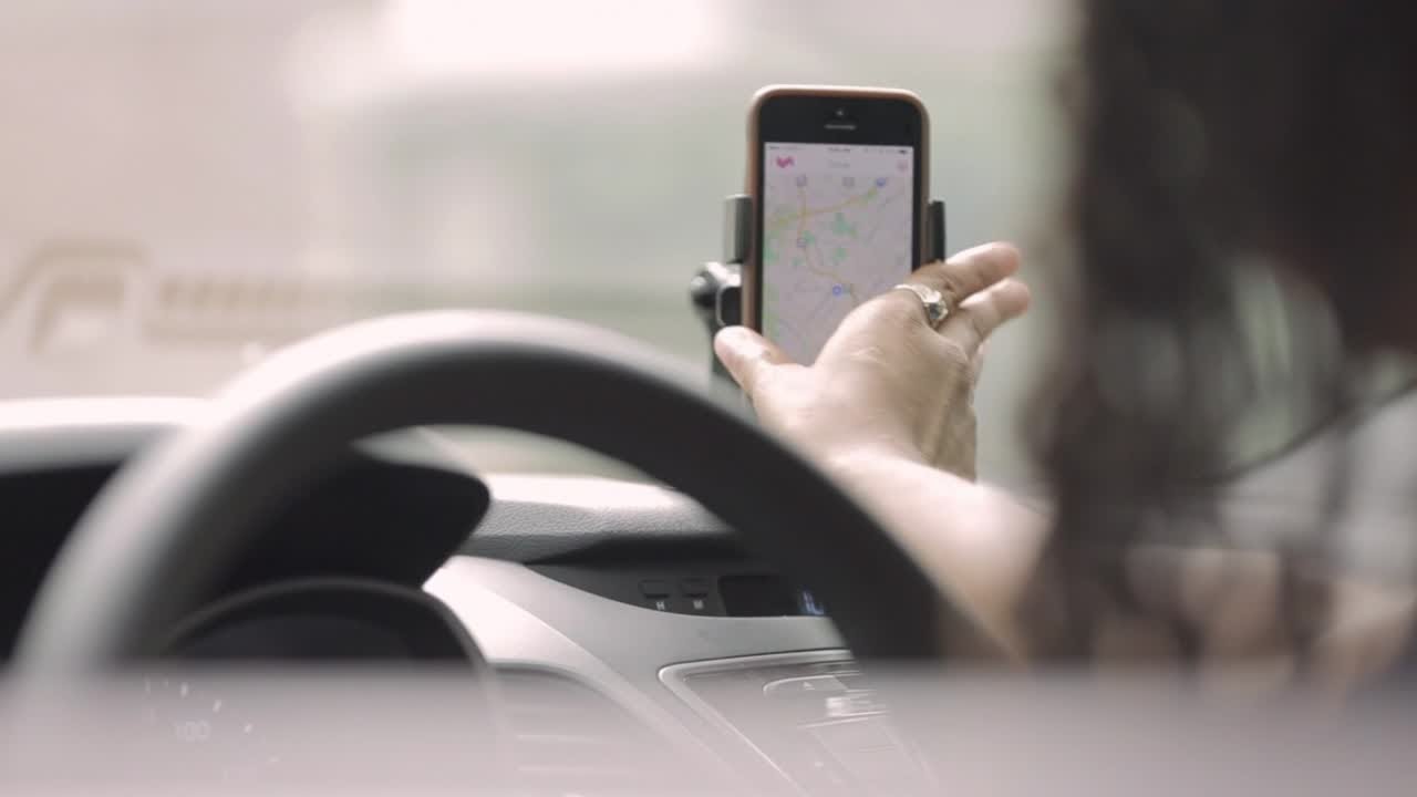 LYFT TO LAYOFF 13% OF STAFF