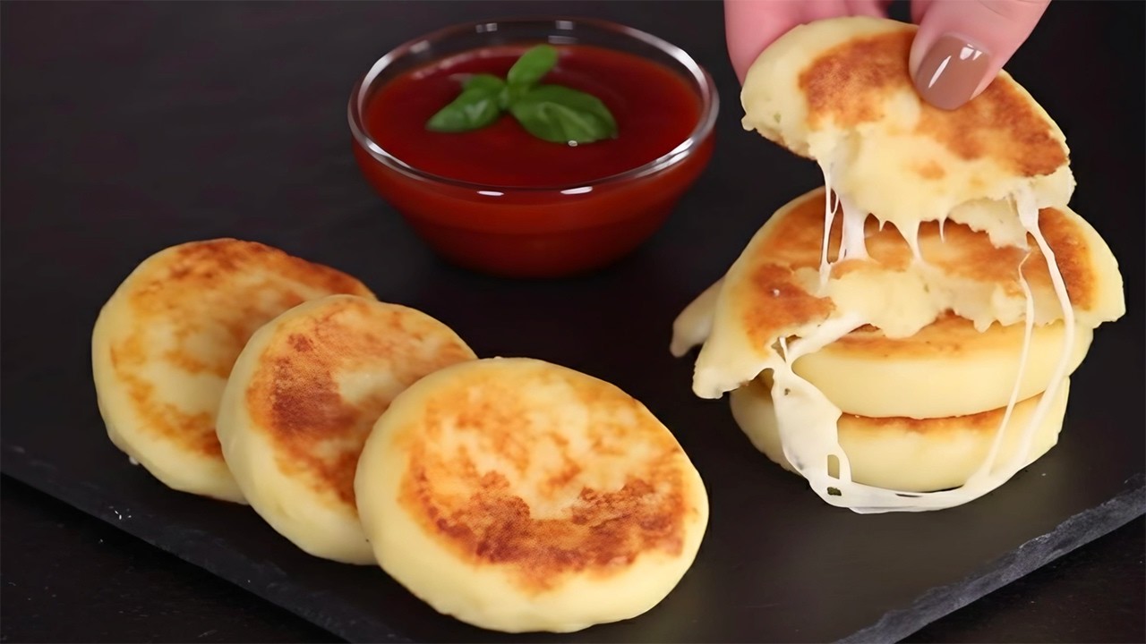 Just 2 Potatoes + Cheese! Crispy Pancakes Everyone Loves