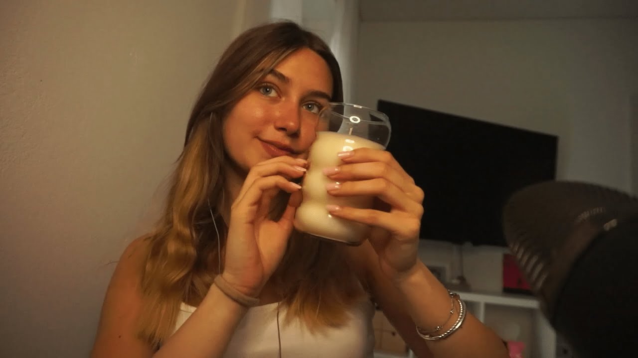 ASMR Relax with me (mic scratching, tapping, scratching)