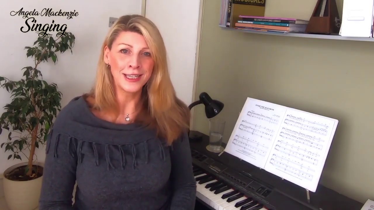 Tip no.1: Somewhere Over The Rainbow  - How to sing this iconic song!