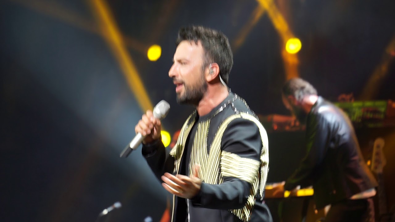 TARKAN  - Aşk Gitti Bizden