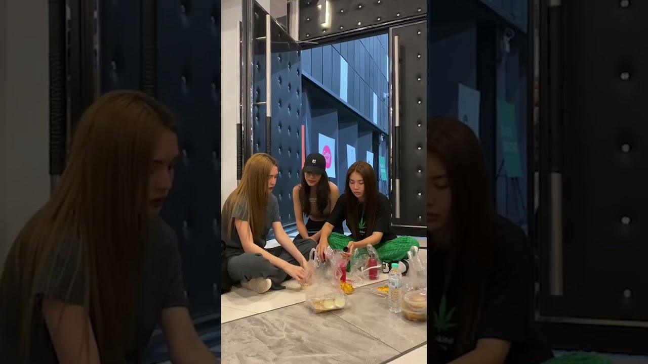 20230427 RAINBOW GANG พบแฟนคลับ // Cr. IG Live : itscharlotty.officialfan 🙏