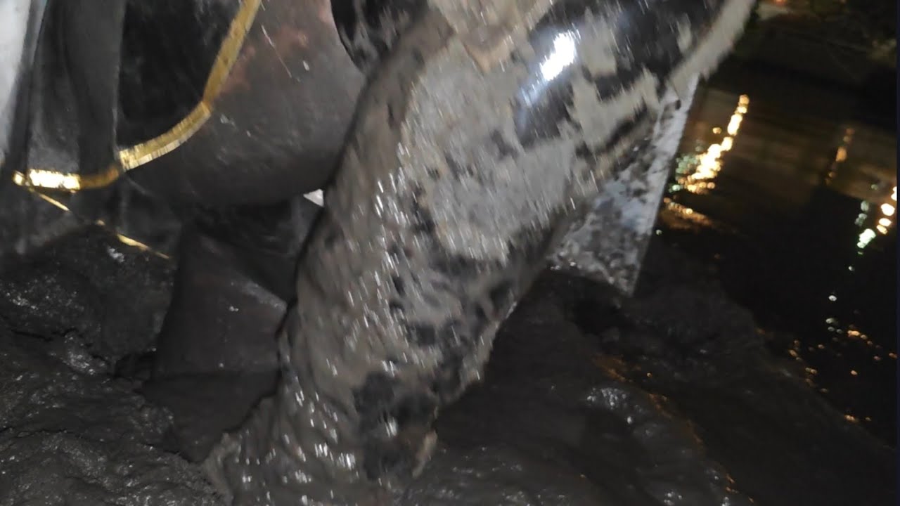 StG44 mod3 and patent leather high heeled boots deeply stuck in the mud（2）