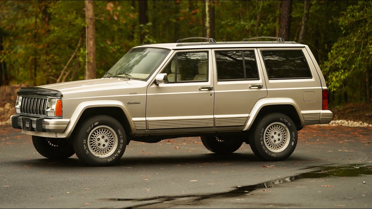 Davis AutoSports 1995 Jeep Cherokee Country / 1 Family Owned / Pristine