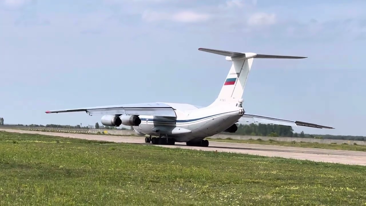 Ил-76МД / RF-76612 руление на ВПП-07 в аэропорту Толмачево. 19’07