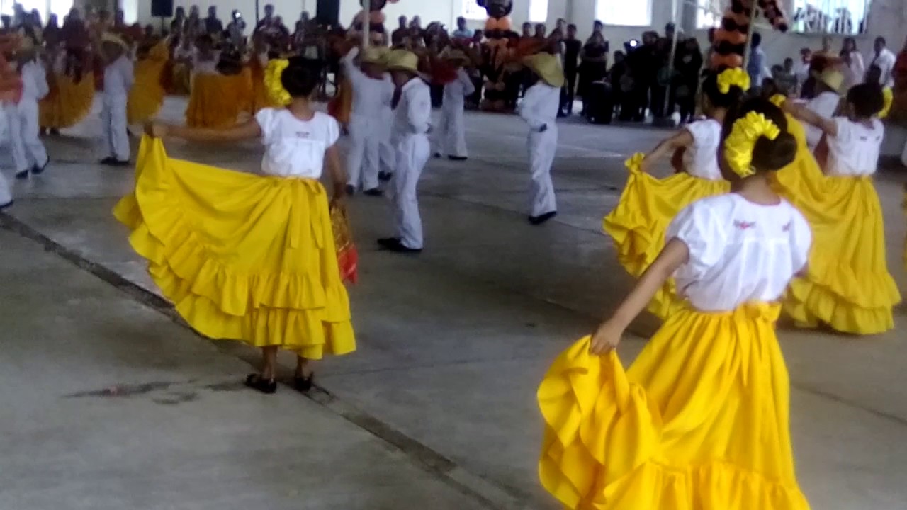 Baile las amarillas de la escuela primaria Braulio Rodríguez