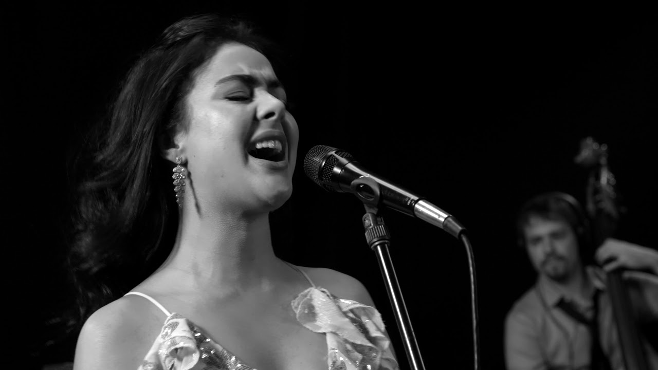 Camilla Faustino feat. Trio Guará - Tarde em Itapuã
