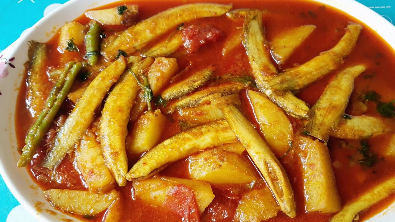 আলু টমেটো 🍅 দিয়ে ছোট বাইম মাছের ভুনা রেসিপি বাইম মাছের রেসিপি😋😋Biyam macher recipe 